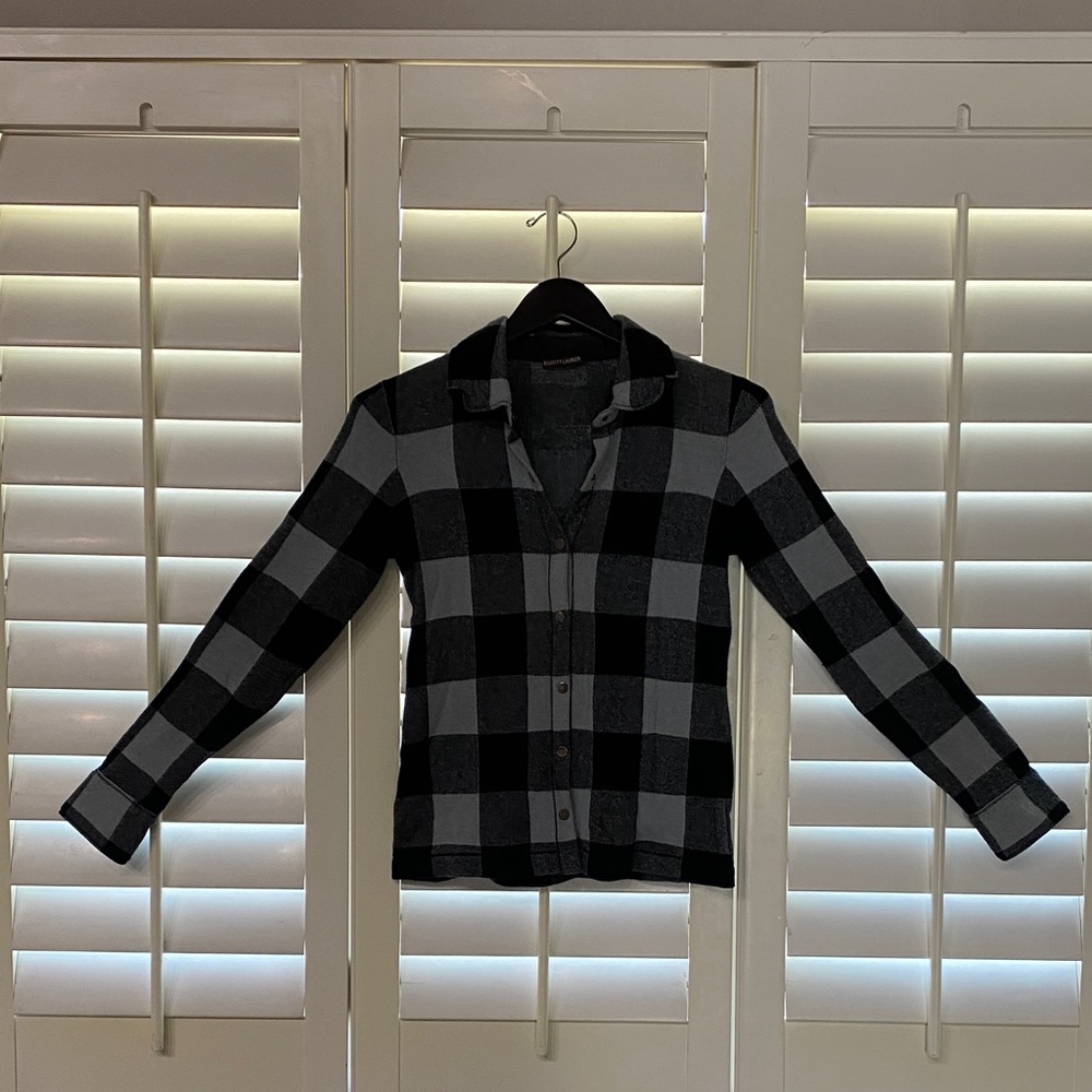Elliott Lauren checkered button down long sleeve shirt. Size M.